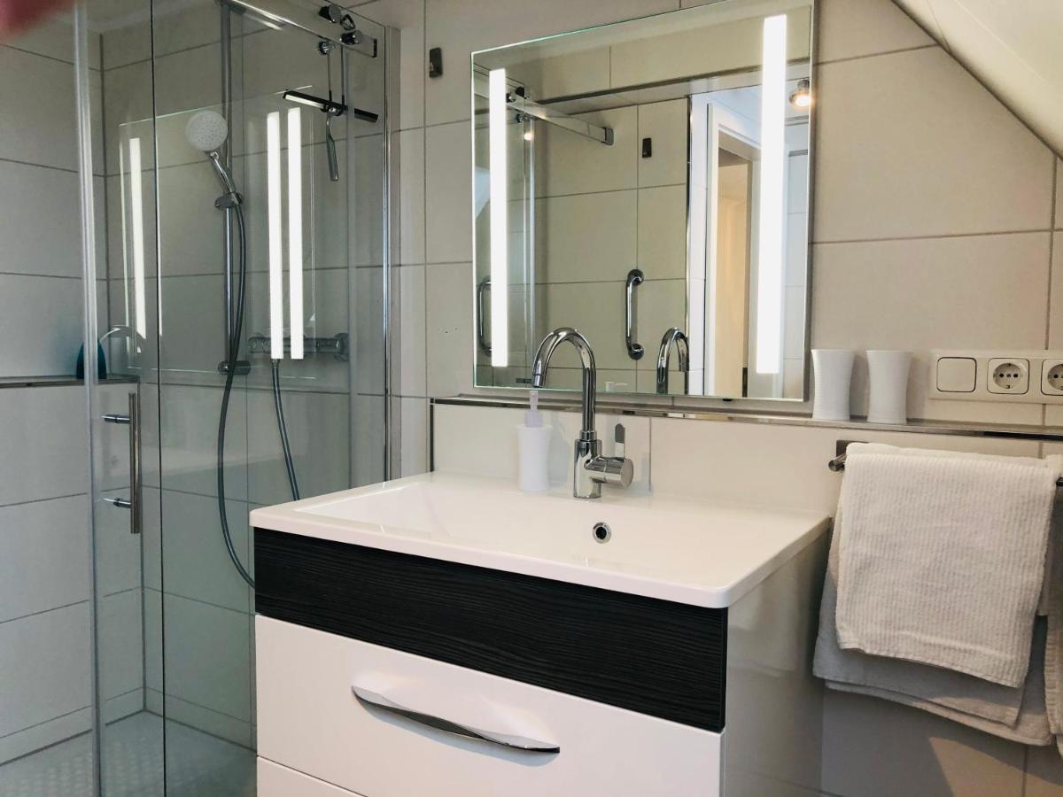 Altstadthus-Gemuetliches Ferienhaus Mit Gaertchen Friedrichstadt Bagian luar foto